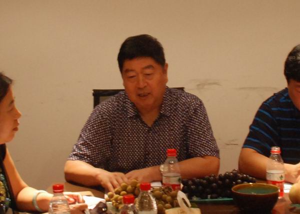 調(diào)整大小 2、董事長姚金山在簽訂儀式上作指示.JPG